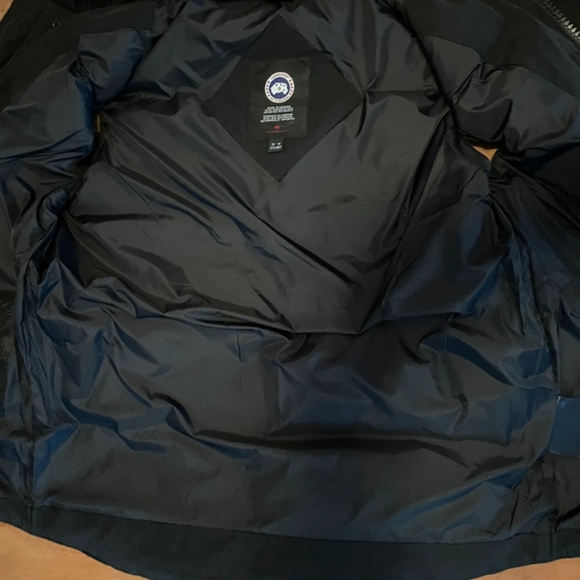 Canada Goose Sleeveless jacket - Picture 2 of 9